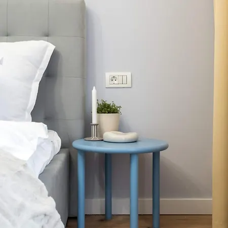 Elegant & Bright 2br - Steps From Old Town Lägenhet