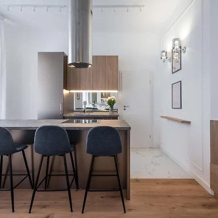 Elegant & Bright 2br - Steps From Old Town Lägenhet Bukarest