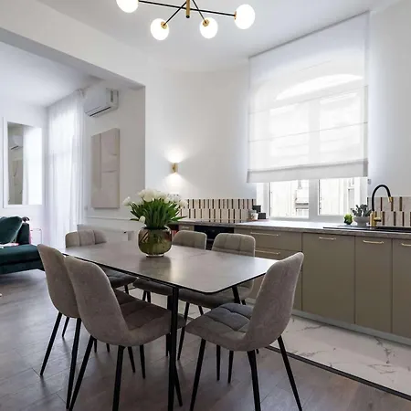 Elegant & Bright 2br - Steps From Old Town Apartament *
