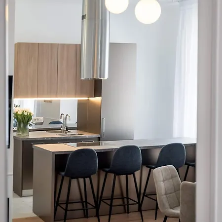Elegant & Bright 2br - Steps From Old Town Bukareszt