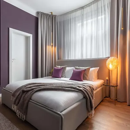 Elegant & Bright 2br - Steps From Old Town Bucureşti