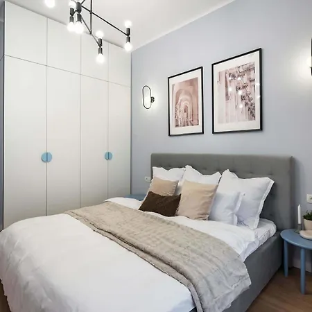 Elegant & Bright 2br - Steps From Old Town