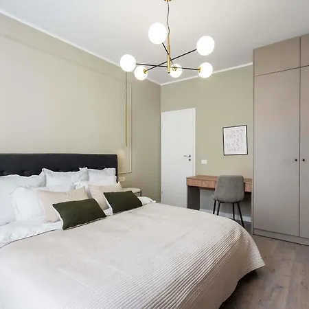 Elegant & Bright 2br - Steps From Old Town