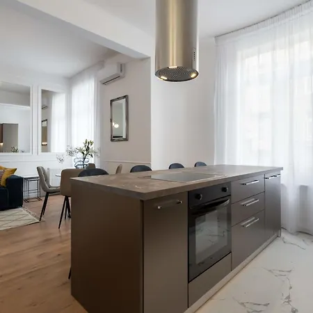 Elegant & Bright 2br - Steps From Old Town Apartamento *