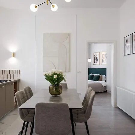 Elegant & Bright 2br - Steps From Old Town Apartment *