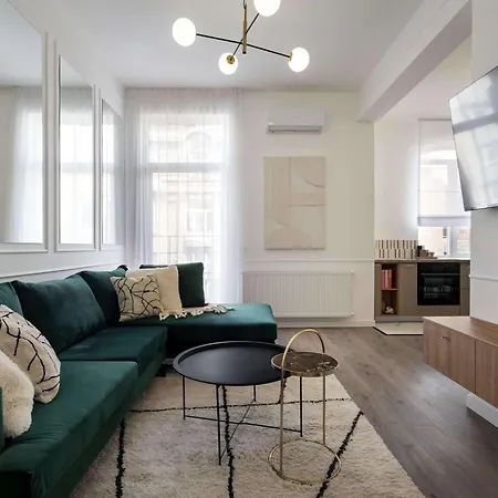 Elegant & Bright 2br - Steps From Old Town Bükreş