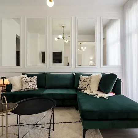 Elegant & Bright 2br - Steps From Old Town