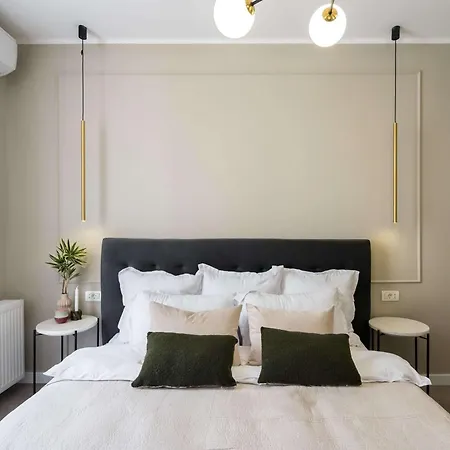 Elegant & Bright 2br - Steps From Old Town Apartamento