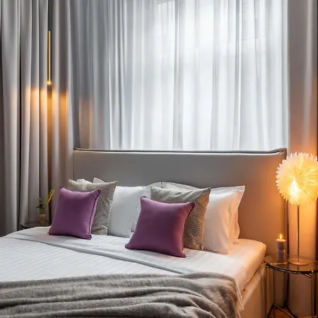Elegant & Bright 2br - Steps From Old Town Апартаменты Бухарест