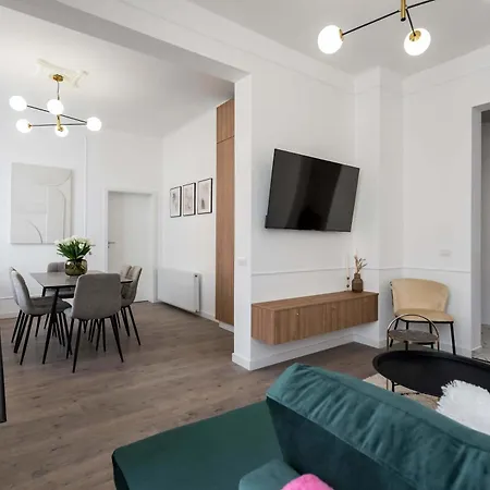Elegant & Bright 2br - Steps From Old Town *