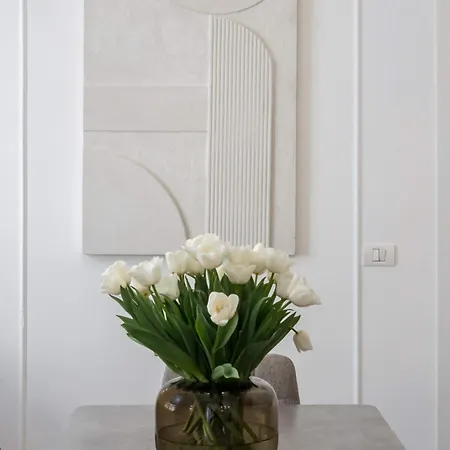 Elegant & Bright 2br - Steps From Old Town *
