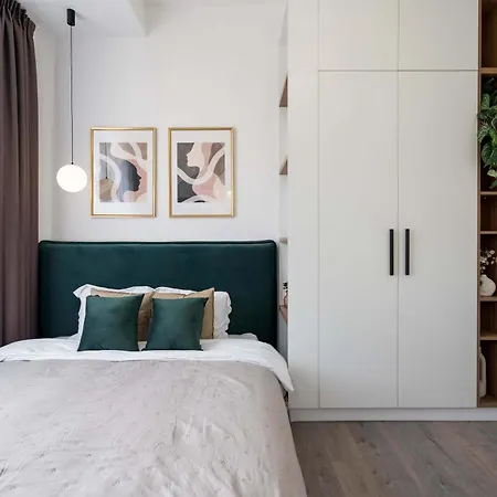 Elegant & Bright 2br - Steps From Old Town Апартаменты Бухарест