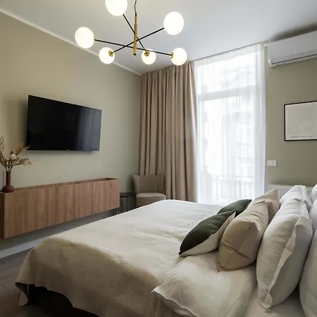 Elegant & Bright 2br - Steps From Old Town Бухарест