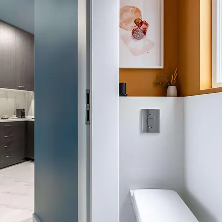 Elegant & Bright 2br - Steps From Old Town *