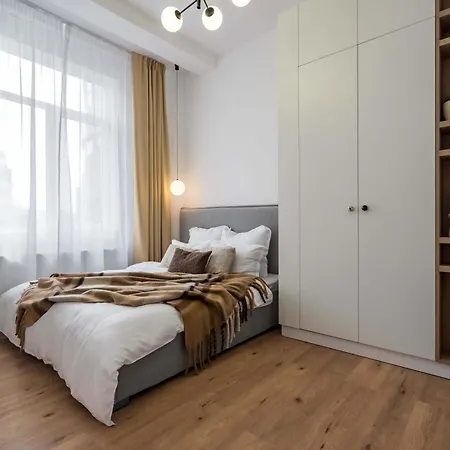 Elegant & Bright 2br - Steps From Old Town Apartman Bukarest