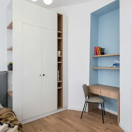 Elegant & Bright 2br - Steps From Old Town Apartment