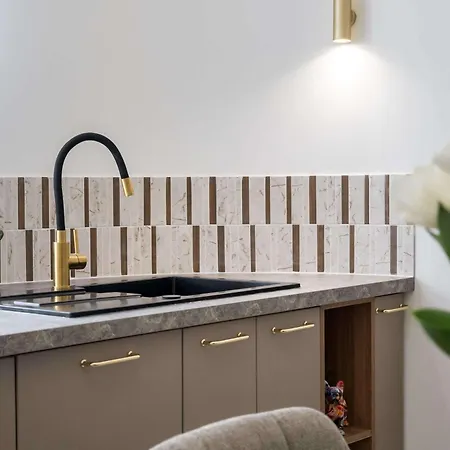 Apartman Elegant & Bright 2br - Steps From Old Town Bukarest