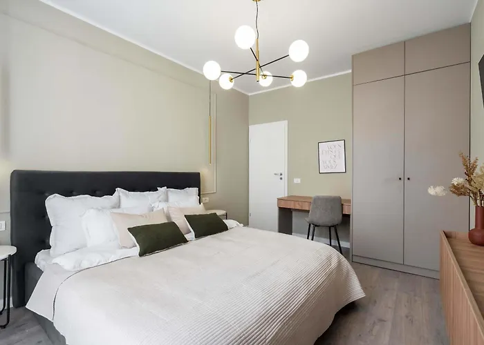 Elegant & Bright 2br - Steps From Old Town