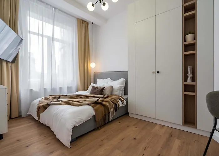 Elegant & Bright 2br - Steps From Old Town Apartment Bucharest