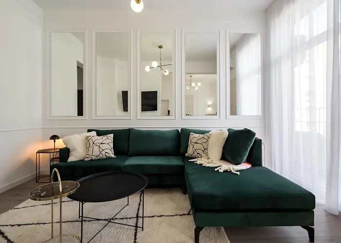 Elegant & Bright 2br - Steps From Old Town