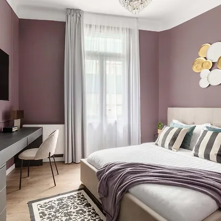 Elegant & Bright 2br - Steps From Old Town Бухарест